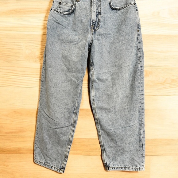 Zara Women’s Blue Light Wash High Rise Mom Jeans Sz-8 - Picture 3 of 7